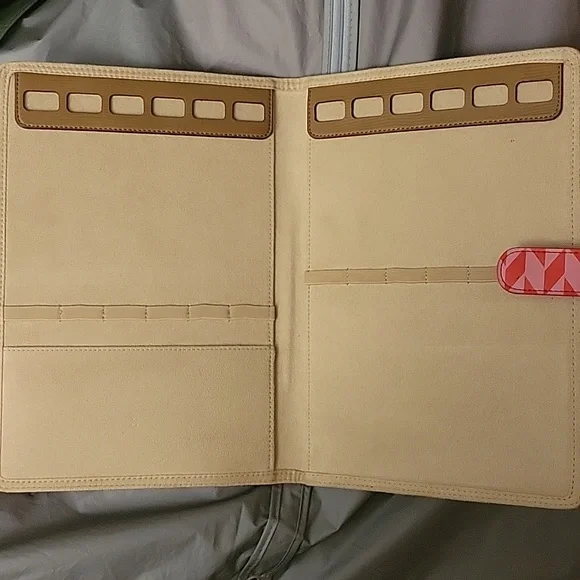 Delicate necklace folder - Picture 2 of 3